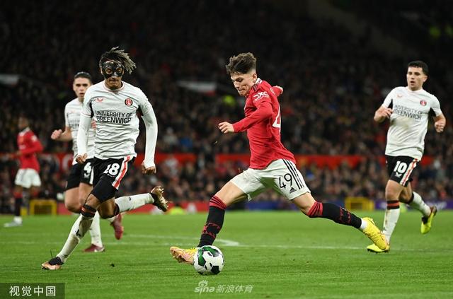 並輔以詹姆 並輔以詹姆